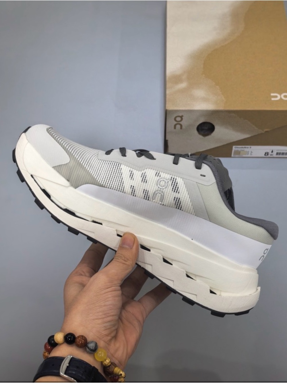Cloudultra 3 woman’s White and Grey Sneakers